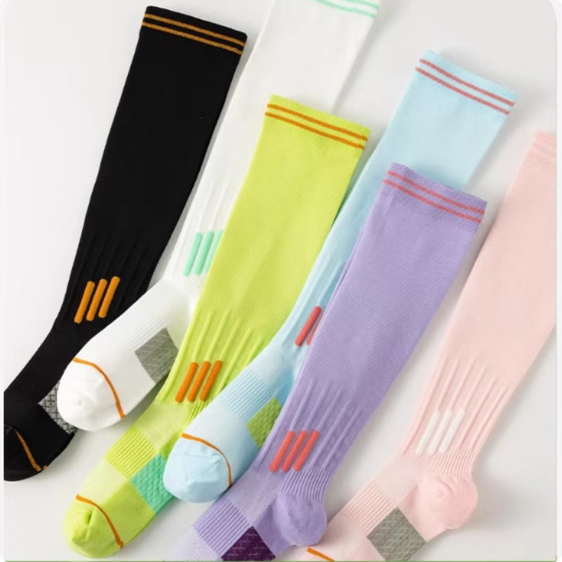 ฤดูร้อนบางผู้หญิงออกกำลังกายน่องถุงเท้ากีฬาฟิตเนสดูดซับเหงื่อ