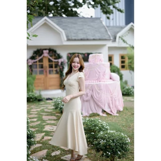 Petal Sway Maxi Dress : สีครีม