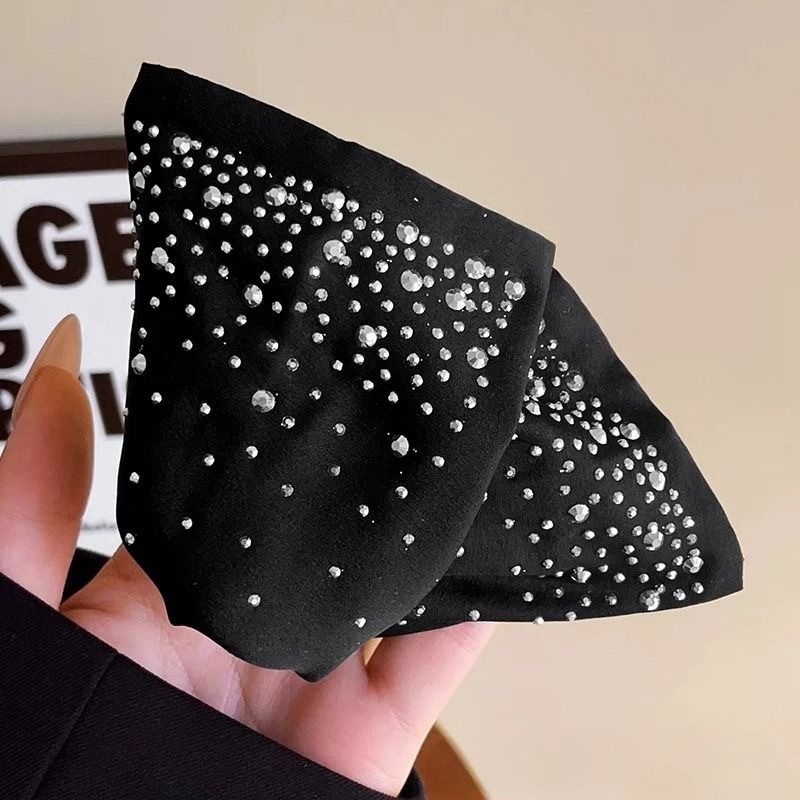 เครื่องประดับผมทรงโบว์ประดับเพชร สไตล์หรูหราและคลีปคล้ายฉลาม พร้อมสไตล์ฮิปเปอร์