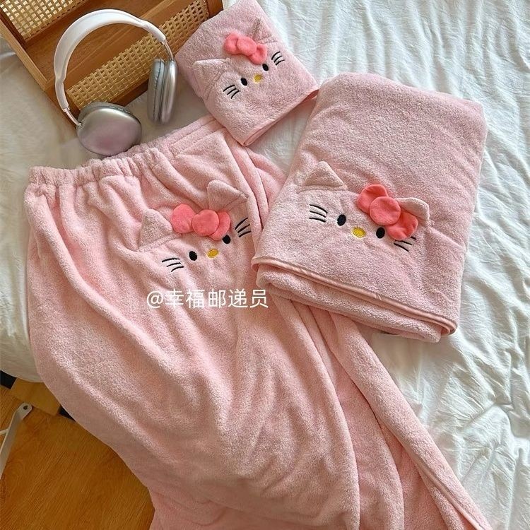 Hello Kitty ผ้าขนหนูอาบน้ำผู้หญิงผ้าขนหนูหมวกผมแห้งชุดสองหรือสามชุดเสื้อคลุมอาบน้ำน่ารักไซส์ใหญ่ใช้ในบ้านนักเรียนคู่รัก
