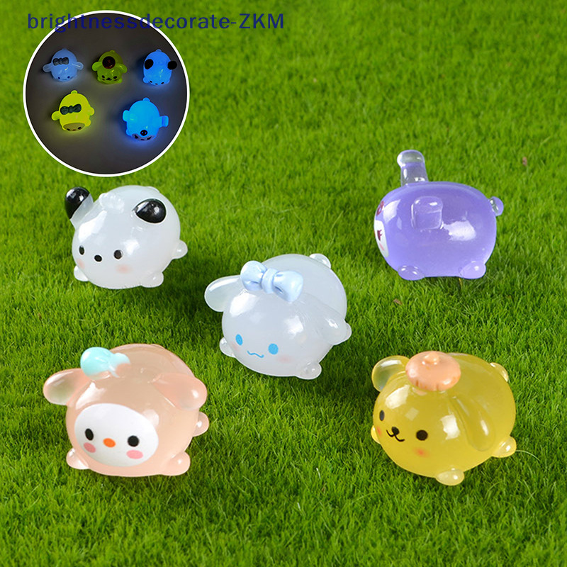 [brightnessdecorate] Mini Luminous Sanrio ตุ๊กตา Kawaii Kuromi My Melody Cinnamoroll Pochacco Micro ภูมิทัศน์เครื่องประดับรถตกแต่งภายในตกแต่งบ้าน [TH]