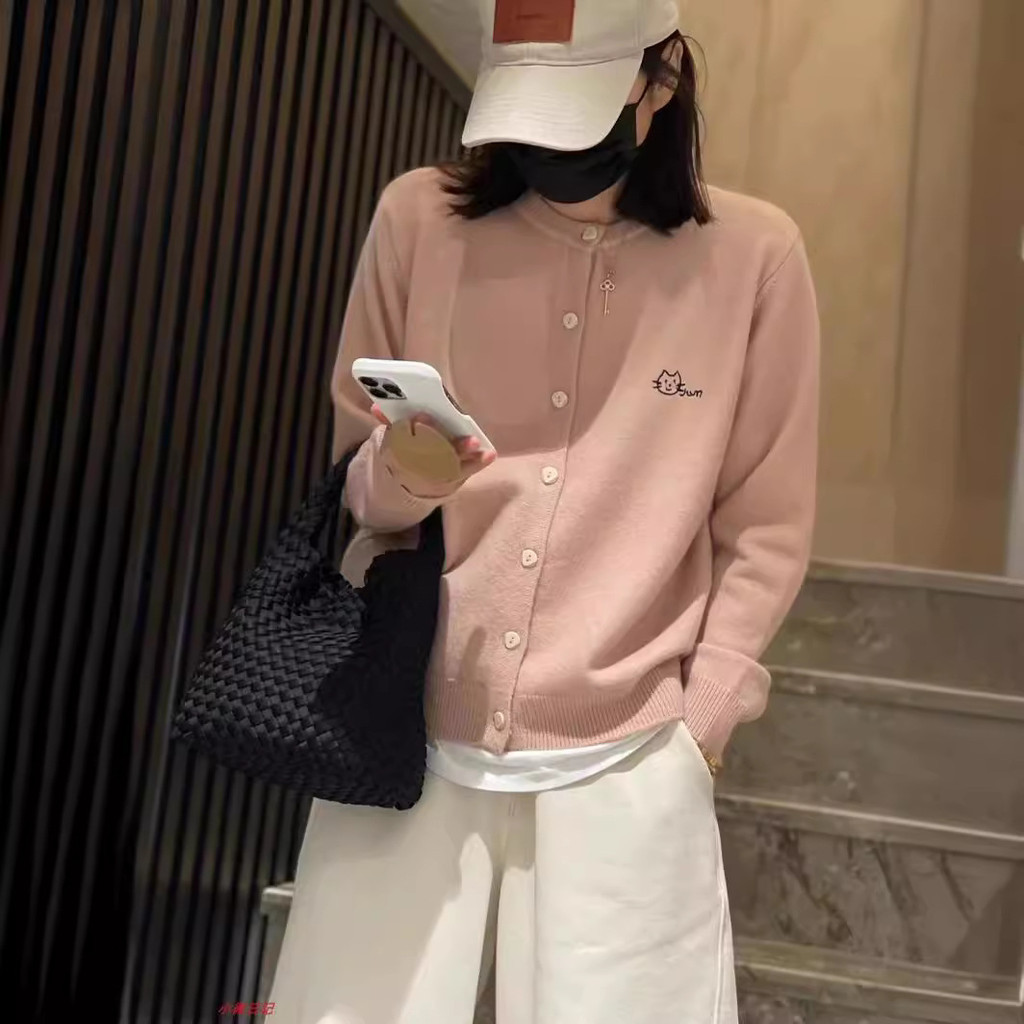 ฤดูใบไม้ร่วงสไตล์ใหม่รอบคอปักเสื้อสเวตเตอร์ถักผู้หญิงการออกแบบความรู้สึกสวมใส่ด้านนอกแฟชั่นall-match K