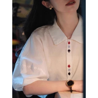 MIMI&DIDI#สีขาวพัฟแขนเสื้อเชิ้ตแขนสั้นผู้หญิงฤดูร้อนหลวมออกแบบ Niche ครึ่งแขนเสื้อด้านบน ปุ่มหลากสีก็น่ารัก#W463