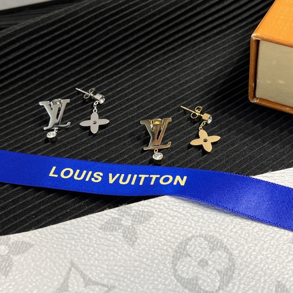 แฟชั่น Louis Vuitton ต่างหูไทเทเนียมเหล็กกันน้ําไม่เป็นสนิมโลโก้ตัวอักษร LV Ear Hoop ต่างหูสตั๊ดเครื่องประดับสตรี