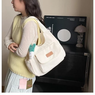 【พร้อมส่ง】Miss bag fashion กระเป๋าสะพายไหล่ จุของได้เยอะรุ่นฮิต สไตล์เกาหลี(ไม่มีจี้ห้อยกระเป๋า)