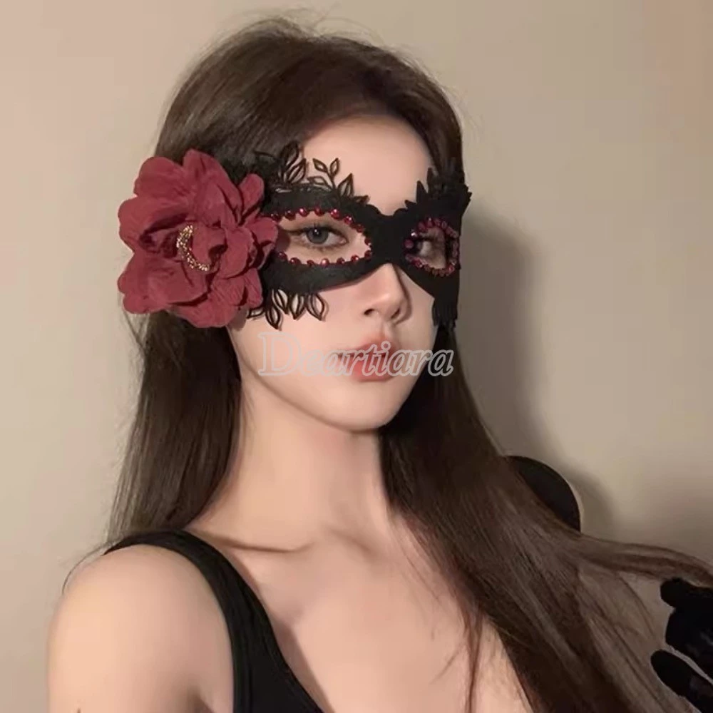 หน้ากากแฟนซีครึ่งหน้า ลายดอกไม้ สีดำ