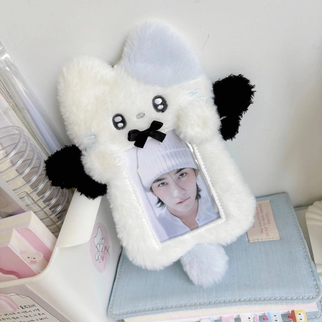 ตุ๊กตาผู้ถือบัตรปุยลูกสุนัขแมวการ์ตูนผู้ถือบัตรบัตรรถบัสแขนบัตรวิทยาเขตบัตรภาพแสดงกรณี