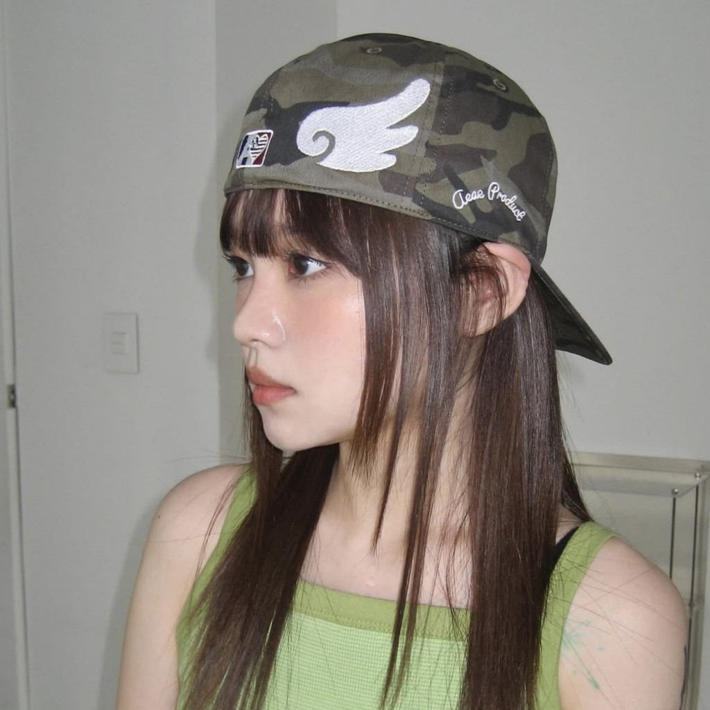 หมวกแก๊ปสไตล์พราง พร้อมการปักลาย