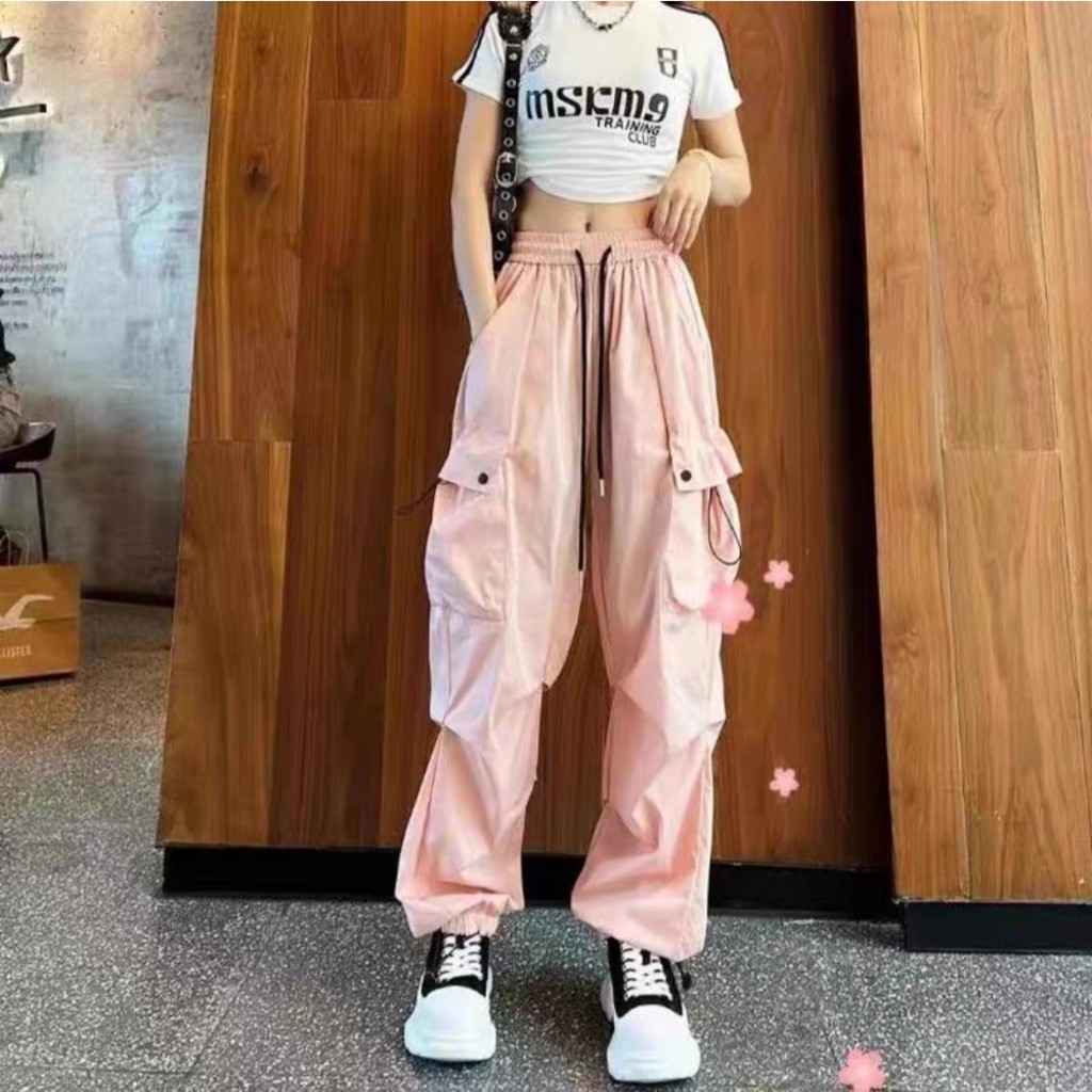 Shop_mkl [พร้อมส่ง] กางเกงคาร์โก้ผู้หญิง ทรงสวย เอวยาวยางยืด มีเชือกที่เอว กระเป๋า2ข้าง ผ้ามัน #LY2097