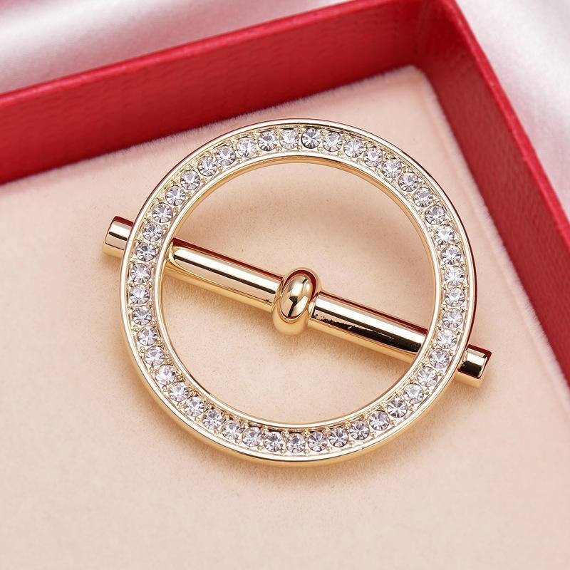 ผ้าพันคอไหมหัวเข็มขัดมัลติฟังก์ชั่ผ้าคลุมไหล่กุ๊นเสื้อผ้าปมหัวเข็มขัดห่วงเอวเครื่องมือหยิกแก้ไขคลิปอุปกรณ์ตกแต่งสหัวเข็มขัดสำหรับเสื้อผ้าหัวเข็มขัดผ้าพันคอ  สผ้าคลุมไหล่  ผ้าพันคอ