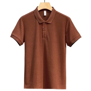 MANMAN  เสื้อโปโลผู้ชายคลาสสิกแนวตั้งรูปแบบปกแขนสั้นมีหลายสี…