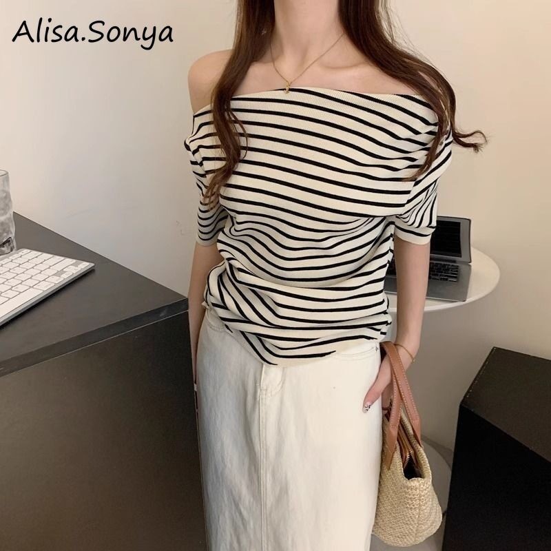 Alisa.Sonya เสื้อถักแขนสั้นลายทางหลวมๆ สำหรับผู้หญิง 24AST0357