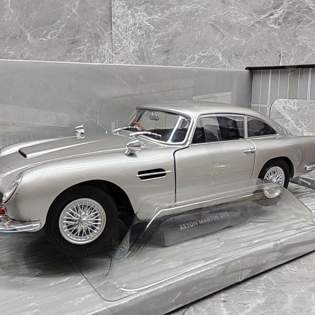 Solid 1/18 Aston Martin DB5 โมเดลรถอัลลอย 2 ประตู