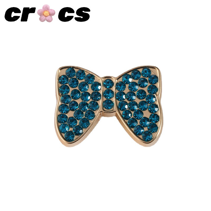 Jibbitz Crocs Charm Girl หัวเข็มขัดรองเท้าโลหะแฟชั่นริมฝีปากสีแดงประดับเพชรหัวเข็มขัด DIY คุณภาพสูง