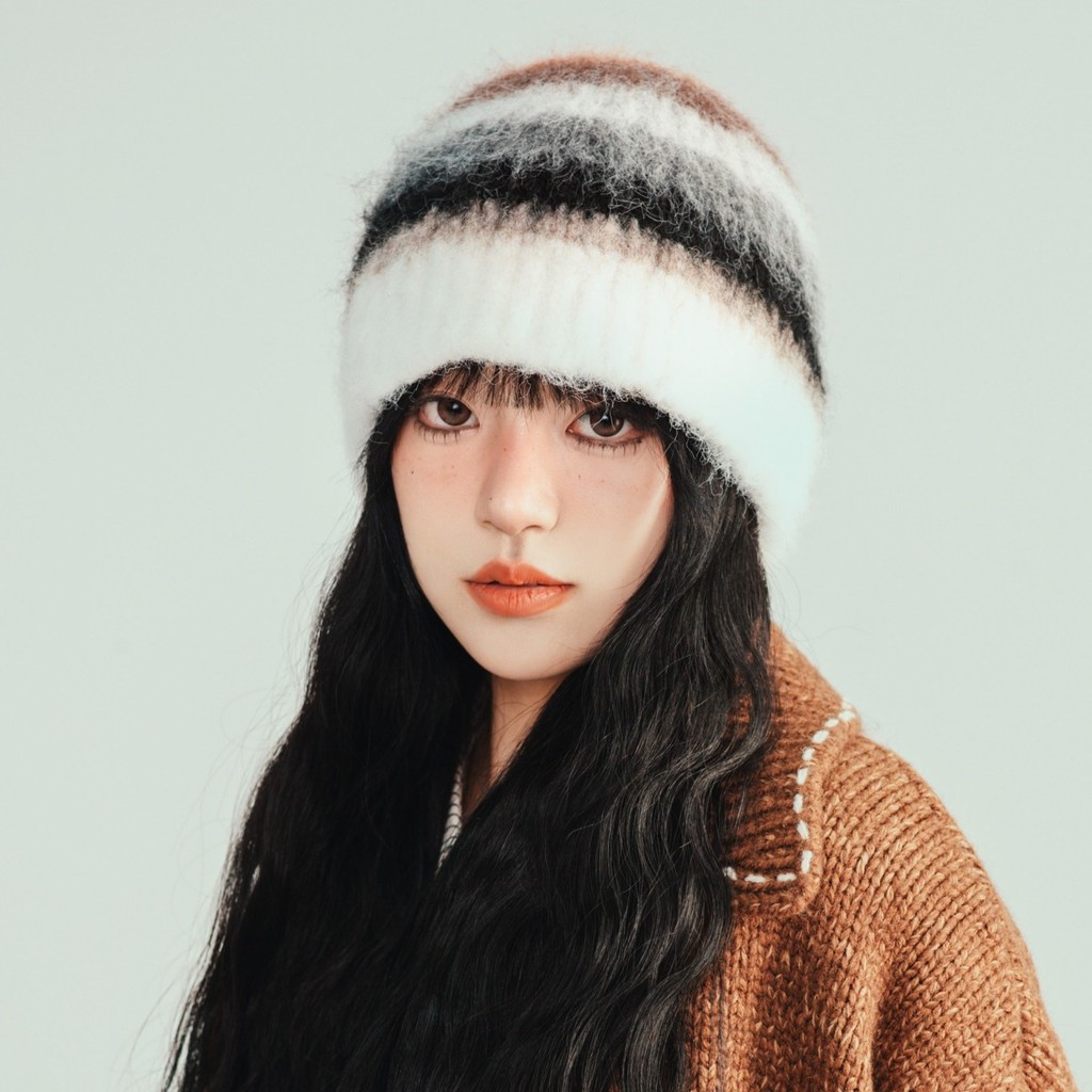 Misskoi [คลังสินค้าพร้อม] Gradient สไตล์ใหม่ลายถักหมวกผู้หญิงฤดูใบไม้ร่วงฤดูหนาว Warm All-Match Casual ป้องกันหูแสดงใบหน้าขนาดเล็ก W