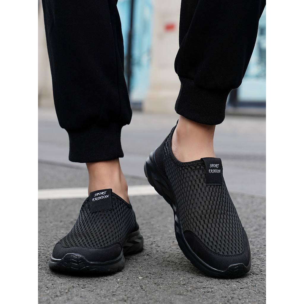 รองเท้าไซส์ใหญ่ 36-48 รองเท้าลําลองรองเท้าวิ่งพื้นนิ่มรองเท้าสีดําตาข่ายระบายอากาศรองเท้าเย็นเหนียวน้ําหนักเบาวิ่งคู่รองเท้าวิ่งรองเท้าระบายอาก
