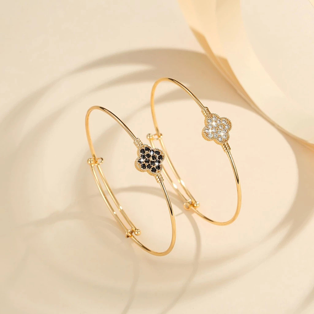 สร้อยข้อมือประณีตแบบสร้อยข้อมือโคลเวอร์สี่잎 สไตล์หรูหรา ปรับขนาดได้ คุณภาพสูง