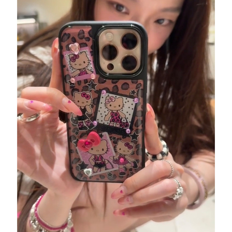 Huiwanju เสือดาวพิมพ์ kt cat เหมาะสําหรับ iPhone16promax เคสโทรศัพท์มือถือ iP15 ผู้หญิงใหม่ 14 niche 16 ความรู้สึกขั้นสูง 13 น่ารัก 16Pro ป้องกันการตก 15pro เคสป้องกัน