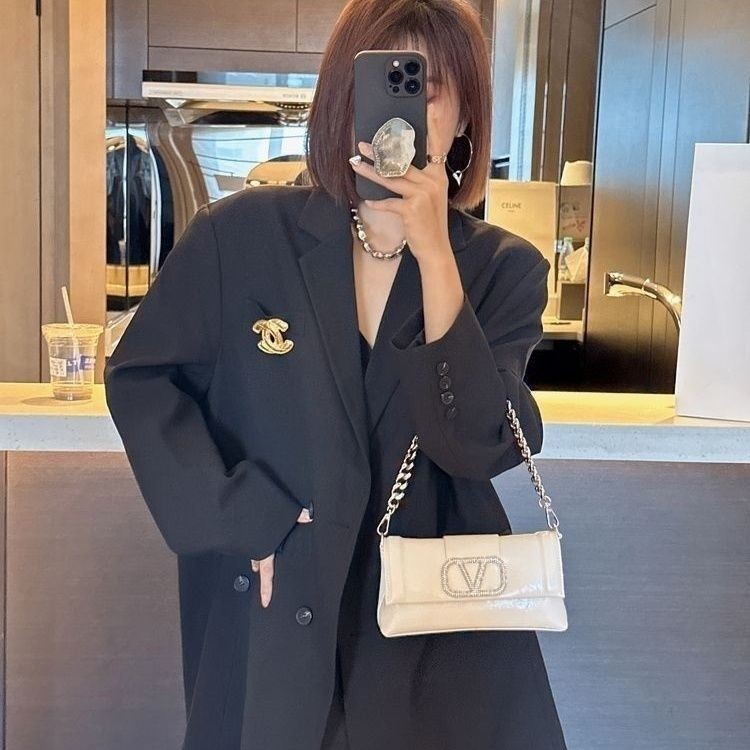 Hgh Niche กระเป๋าสุภาพสตรีฤดูร้อนกระเป๋าถือสุภาพสตรี 2025 กระเป๋าสุภาพสตรีสไตล์ใหม่หรูหราสีขาวคอใต้ว