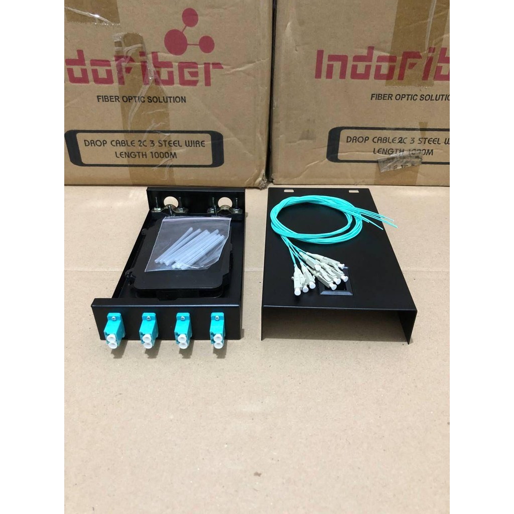 เหล็ก 8 คอร์ Rosette LC Multimode OM3 / mini OTB 8 พอร์ต LC OM3