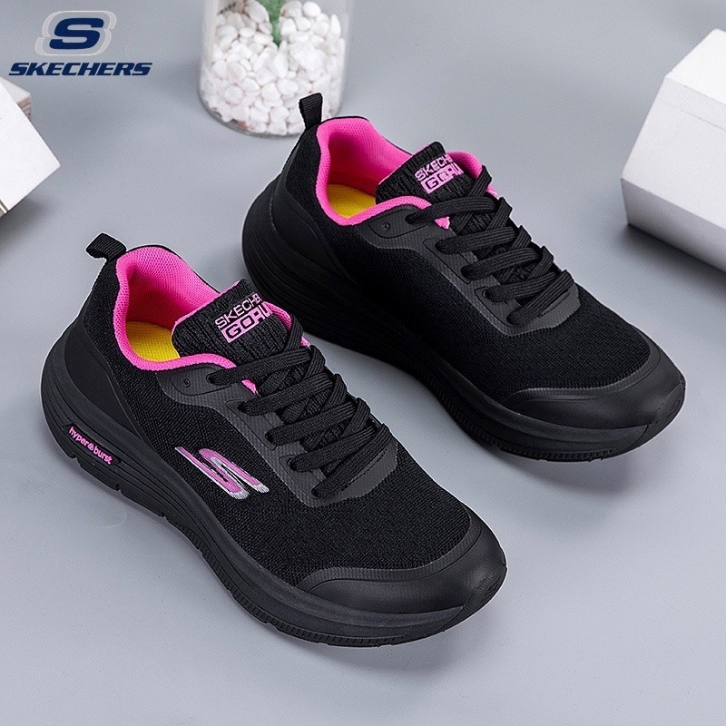 Skechers_ GO RUN HYPER BURST ผู้ชายและผู้หญิงขนาดใหญ่ Fly ทอรองเท้าอินเทรนด์ Lace-up รองเท้าลําลองรอ