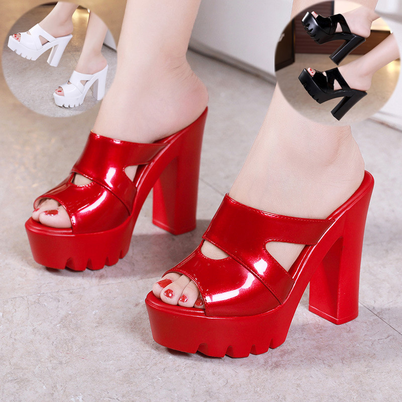 Gloss หนังรองเท้าส้นสูงรองเท้าแตะ 9 ซม. Hollow Out ส้นสแควร์และน้ําหนักเบา PU Sole สําหรับผู้หญิง CG99