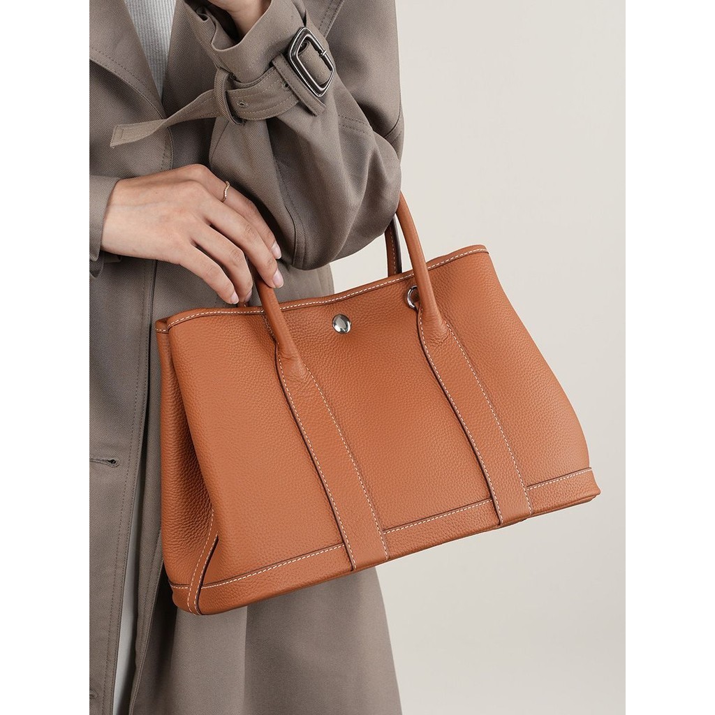GD graden 26cn 30 cm Leather (12นิ้ว)  กระเป๋าสะพายไหล่ กระเป๋าถือ หนังแท้ ทรงโท้ท ขนาดใหญ่ จุของได้เยอะ เหมาะกับงานปาร์ตี้ในสวน สําหรับสตรี tote bag