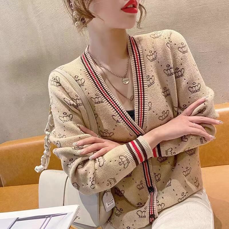 สินค้ายุโรปในช่วงต้นและฤดูใบไม้ร่วงใหม่แฟชั่นแบรนด์ jacquard ถักเสื้อคาร์ดิแกนคอวีเสื้อสเวตเตอร์ลำลองผู้หญิงโอ้มีความสุขเข็ม qeoz