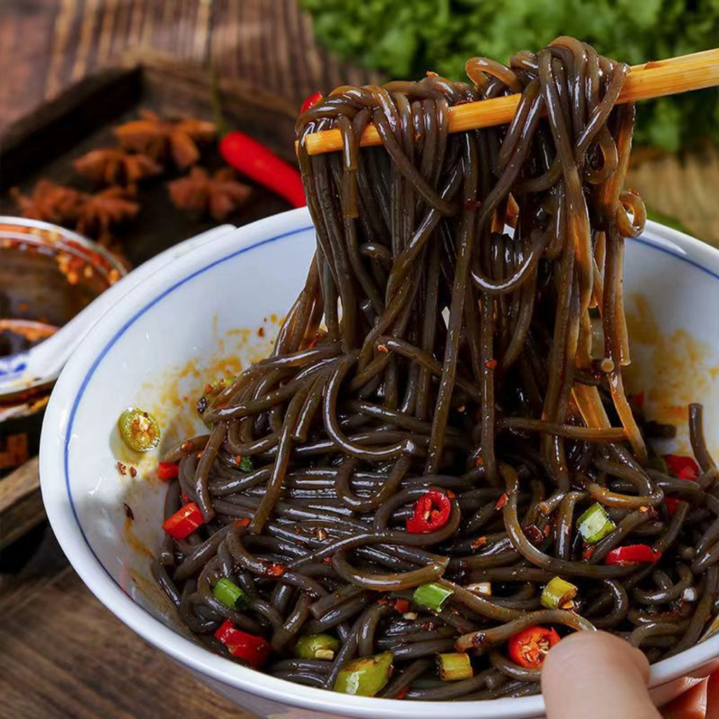 เส้นดำ รากเฟริน์  เส้นก๋วยเตี๋ยว เส้นบะหมี่ดำ เพื่อสุขภาพ แคลต่ำ เส้นเหนียวนุ่มหนึบ 500 กรัม 蕨根粉丝