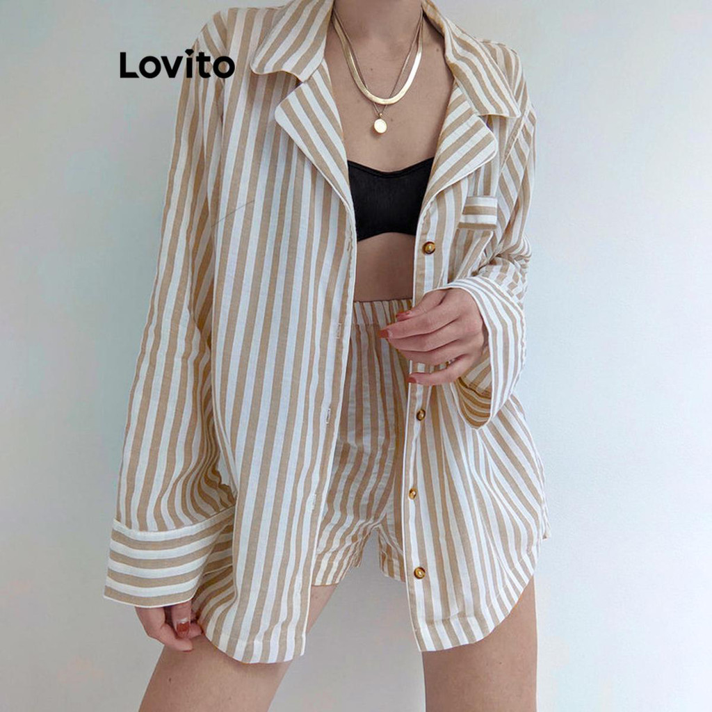 Lovito ชุดเซ็ทกางเกงขาสั้นผู้หญิง มีกระดุม ลายทาง สไตล์ลำลอง LNL64238