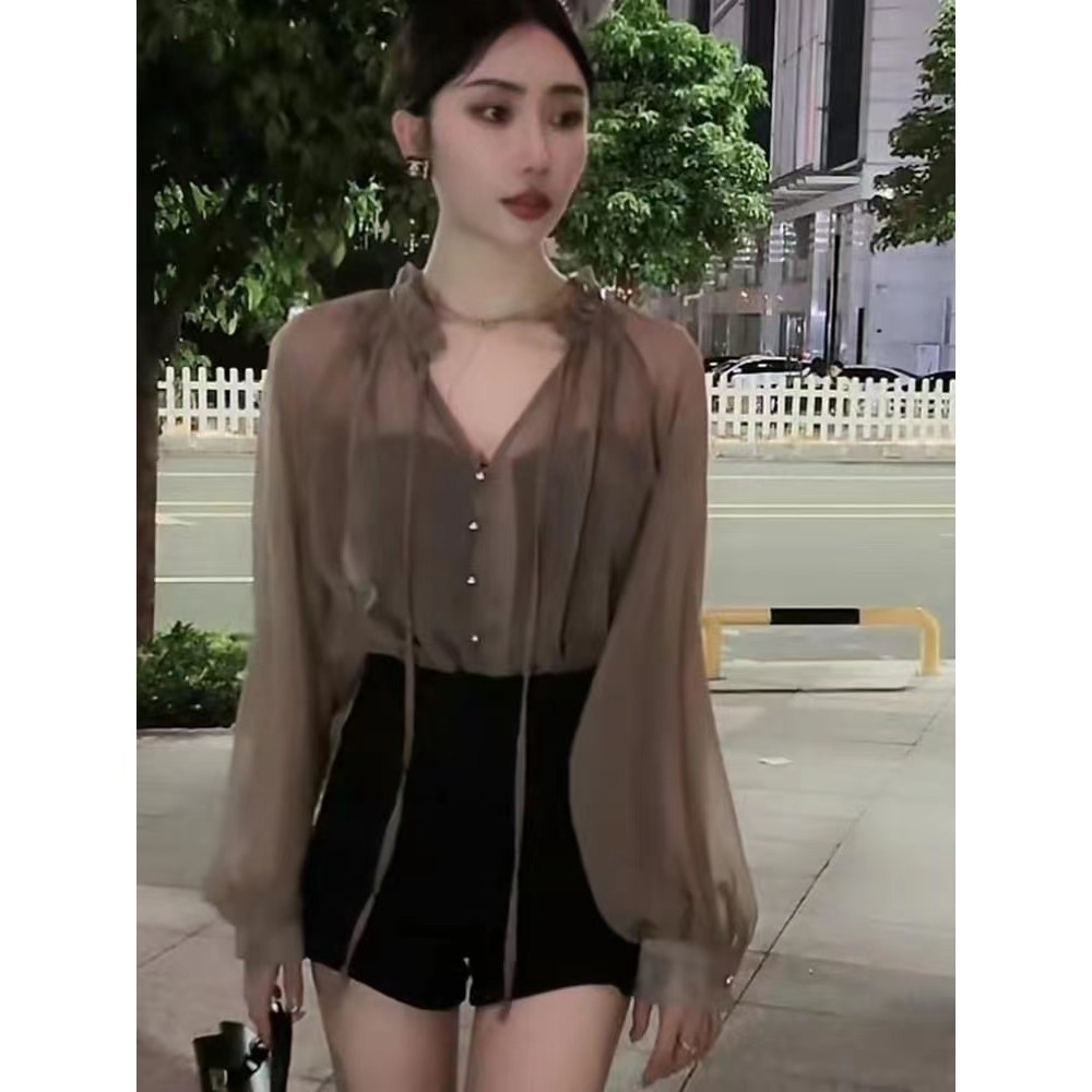 สไตล์ฝรั่งเศสบรรยากาศคอวีลูกไม้ขึ้นออกแบบเสื้อสำหรับผู้หญิงในช่วงฤดูร้อนของผู้หญิงเสื้อผ้ามีสไตล์บางด้านบน