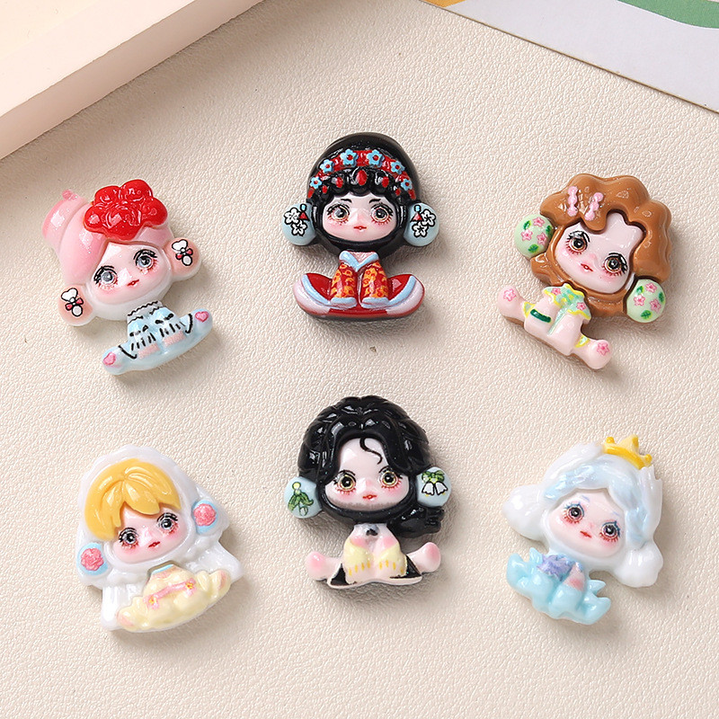การ์ตูนการ์ตูนทําเองเรซิ่นอุปกรณ์เสริมอุปกรณ์เสริมการ์ดขนาดเล็กเครื่องแต่งกายขนาดเล็กพีครีมกาวที่ทําด้วยมือกิ๊บกรณีโทรศัพท์รองเท้าหัวเข