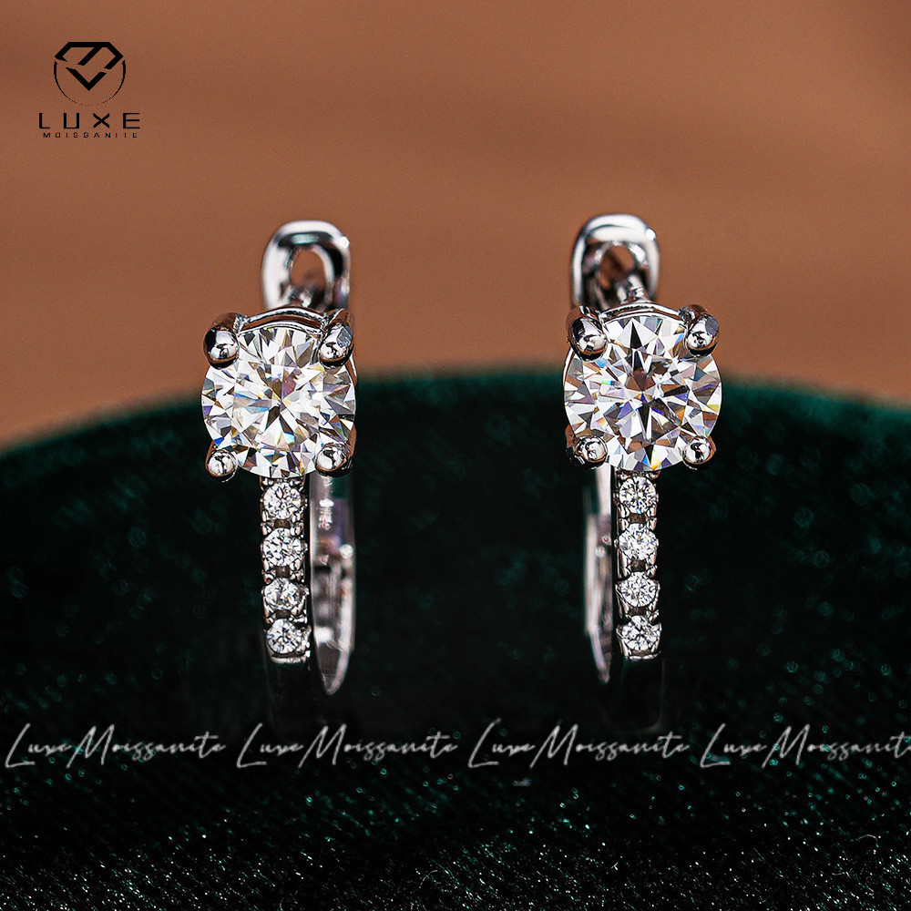 ต่างหูโมเอียนไทด์ 0.5CT สี่แฉก ฝังเพชรบนขอบ กรอบเงินสเตอร์ลิง S925 หมายเลข N5297 สำหรับหมั้นและงานแต่งงาน