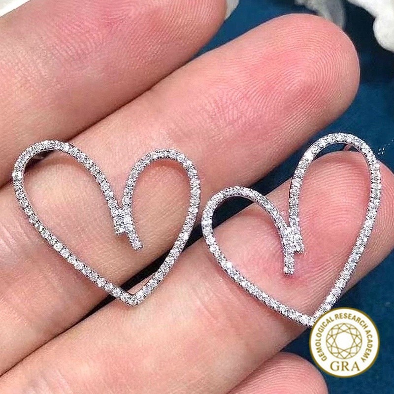 [ใบรับรอง Gra ฟรี] ป้อนอารมณ์ Lux Hollow Heart Moissanite Ear Studs