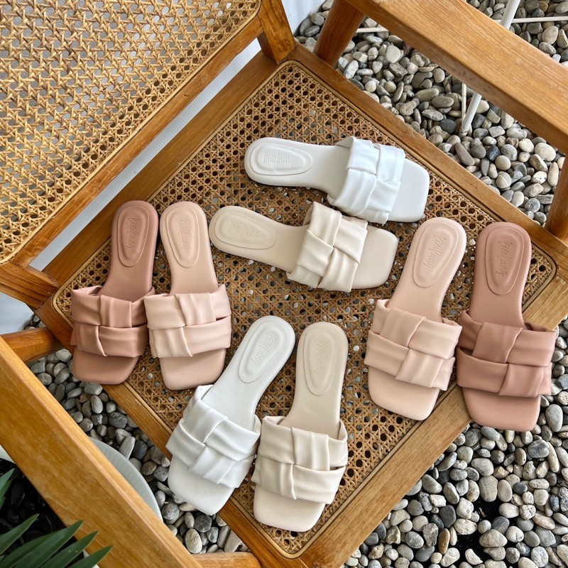 พร้อมส่งจากไทย  แตะ KK98 รองเท้าแตะ Square Sandals  น้อนนิ่ม ใส่สบาย พื้นหนา