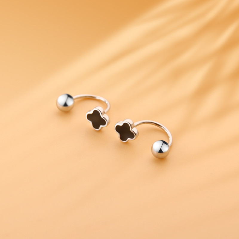 สีดําสี่ใบโคลเวอร์ตะขอต่างหูสตั๊ดสําหรับผู้หญิงชุดต่างหูเจาะสําหรับเด็กต่างหูเงินชุดสไตล์หวานทุกวันเครื่องประดับเครื่องปร