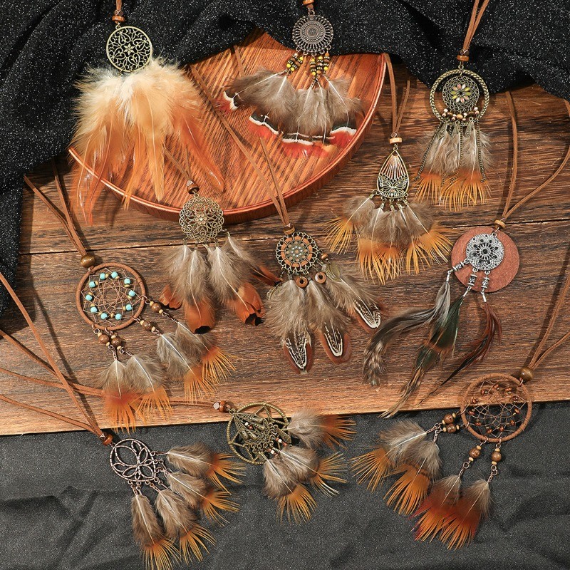 คลาสสิกเรขาคณิตจี้สร้อยคอเสื้อกันหนาว Dreamcatcher Handmade ถักสีน้ําตาล Feather สร้อยคอ Boho เครื่องประดับสําหรับผู้หญิง