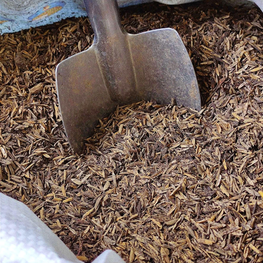 แกลบเก่าหมักมูลวัวและรำข้าว 900g. พร้อมใช้งานทันที แกลบดิบหมัก บำรุงดิน แกลบอินทรีย์ รำพวนข้าว ปุ๋ยคอก