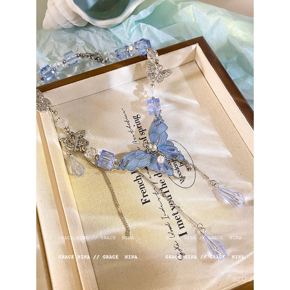 สร้อยคอคริสตัลผู้หญิง สไตล์ใหม่ แสงหรูหรา พร้อมลายผีเสื้อ สีฟ้า IF8M