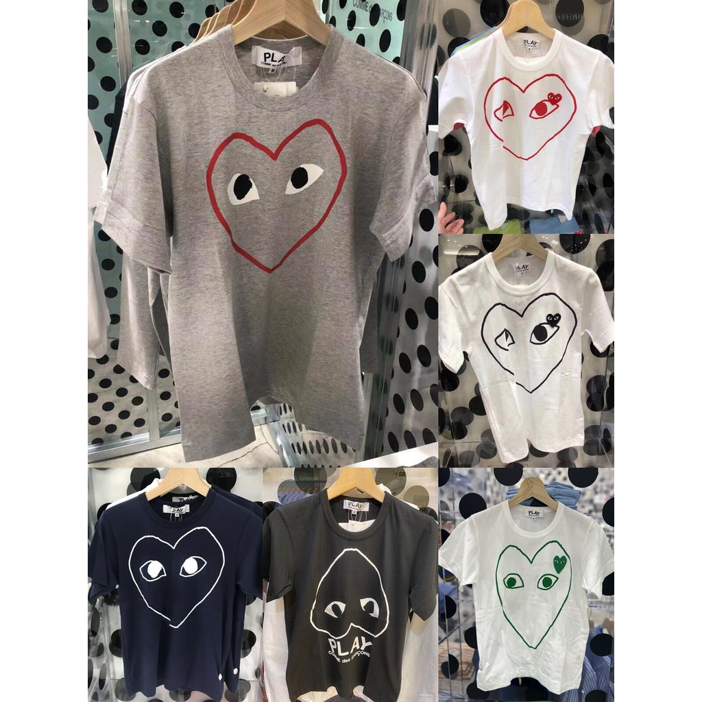 เสื้อยืด CDG PLAY โดย Rei Kawakubo พิมพ์ลายเส้นดำขาวยาว สไตล์แฟชันสำหรับทั้งผู้ชายและผู้หญิง