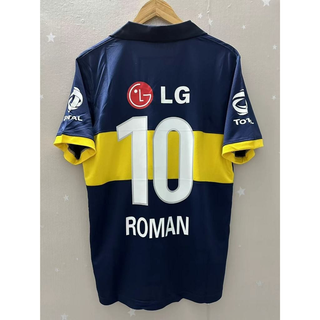 เสื้อยืดฟุตบอล retro ของสโมสร Boca Juniors ลาย home edition ออกแบบเองโดย Roman Terry66