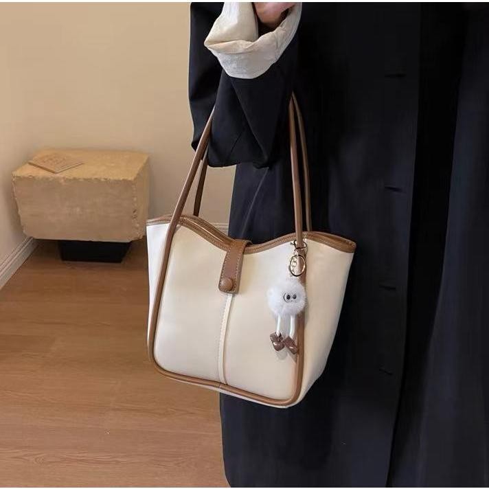 【พร้อมส่ง】miss bag fashion กระเป๋าสะพาย ดีไซน์ไม่ซ้ำใคร ทันสมัย เหมาะสำหรับกลุ่มแฟชั่นใหม่ในปี 2024