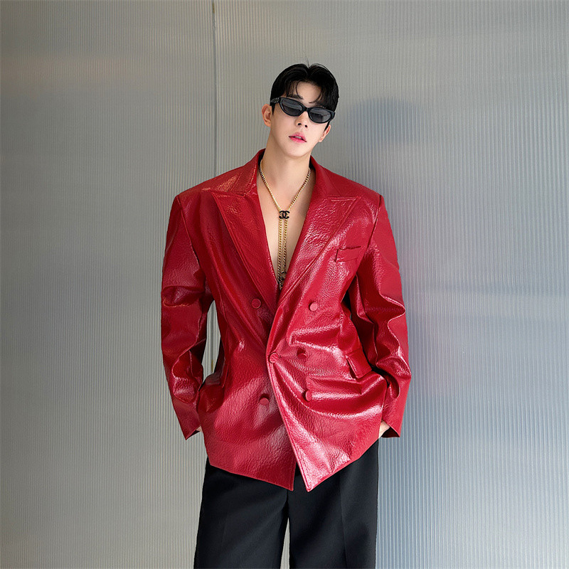 Niche แฟชั่นหนังจระเข้เนื้อไหล่แผ่นหนังเงาสีแดง Slim-fit หล่อเสื้อสูทหนังชายนักร้องเสื้อผ้าประสิทธิภาพ ราคา ถูกที่สุด ดีลบีเคเค แกลเลอรีภาพที่ 3