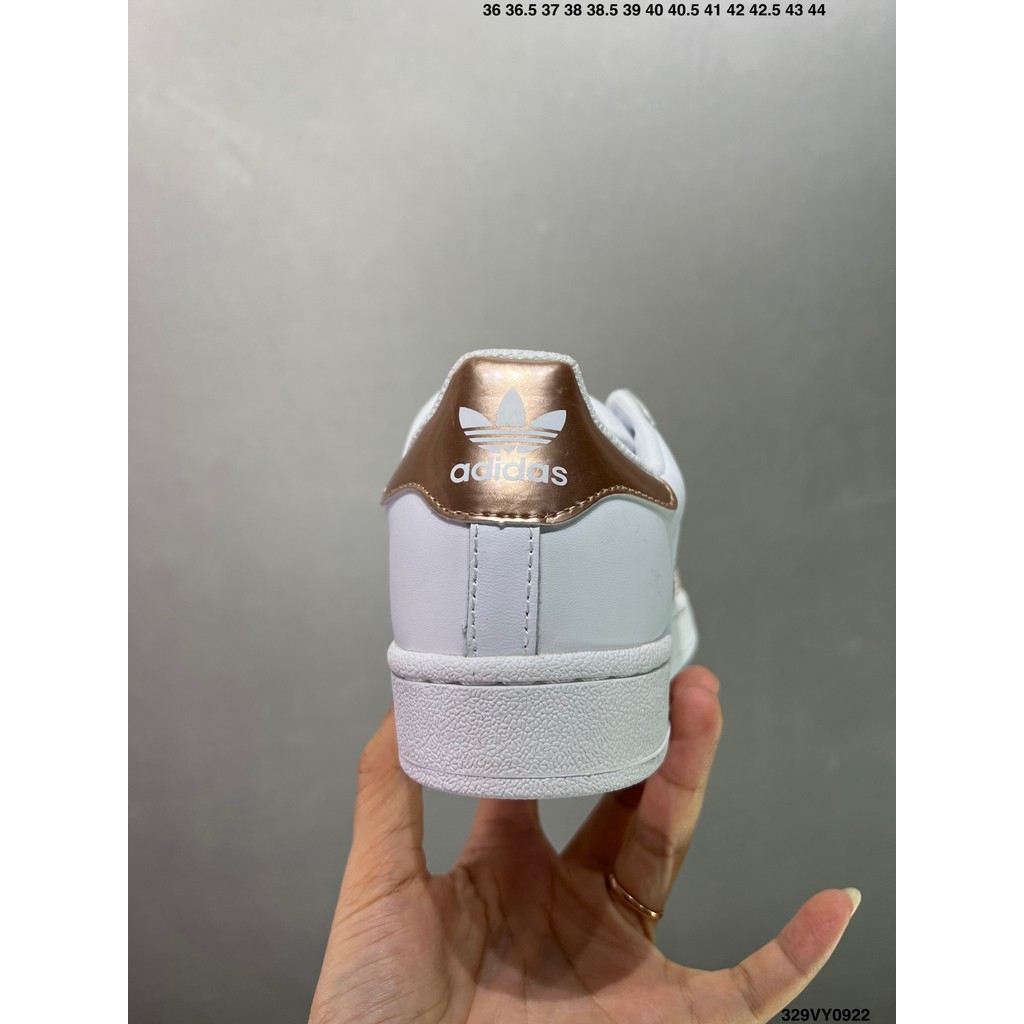 ที่มีคุณภาพสูง AD SUPERSTAR เชลล์หัวชุดสีขาวทองรองเท้าลำลองรองเท้ากีฬาน้ำหนักเบาใช้ได้ทั้งในร่มและกลางแจ้ง