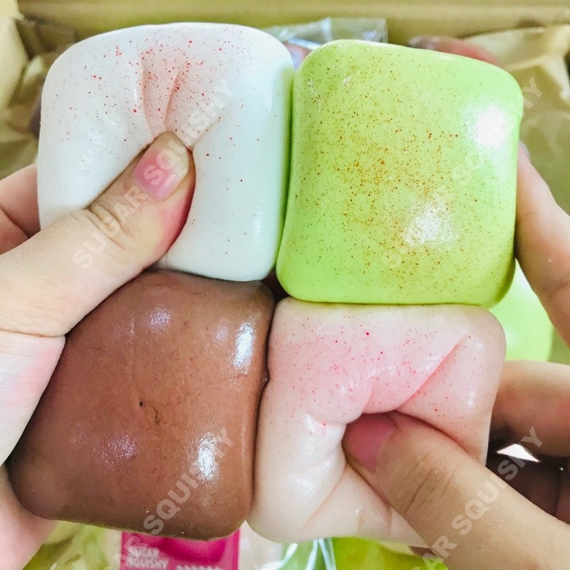 Sugar squishy ปังก้อนสี่เหลี่ยมหลากสี สกุชชี่  ขนาดพอดีมือ น่ารัก อ้วนปุ้กปิ้ก