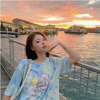 เสื้อยืดผู้หญิงแฟชั่น ส่วนยาวหลวมของเวอร์ชั่นเกาหลีของฮาราจูกุสไตล์มัดย้อมเสื้อยืดเสื้อคู่รัก ใส่สบาย