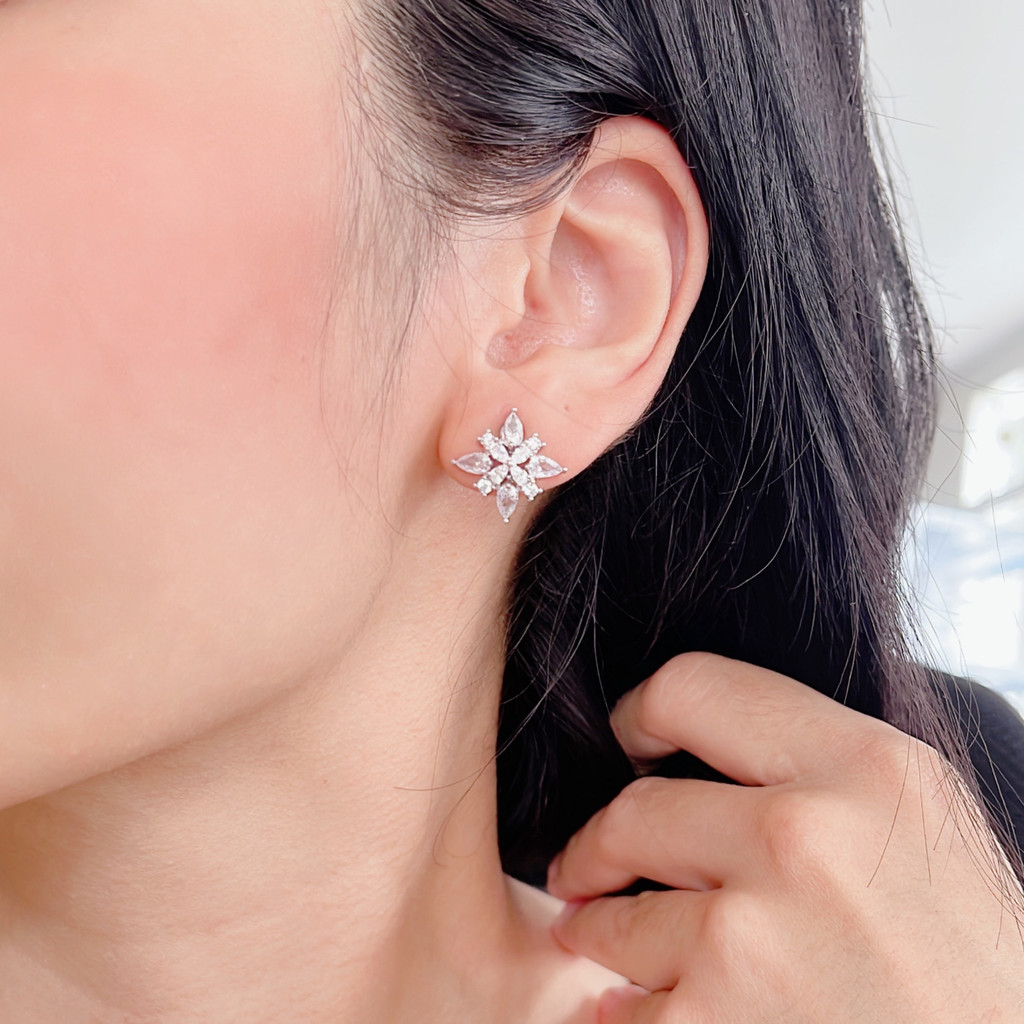 [หนีบ,เจาะ] ต่างหูติดหู 1.7cm ทรงประกายดาว ชุดราตรี ออกงาน แบบเจาะ แพ้ง่ายใส่ได้ แบบหนีบ แถมยางรอง ใส่เนียนเหมือนเจาะหู - รูปที่ 2