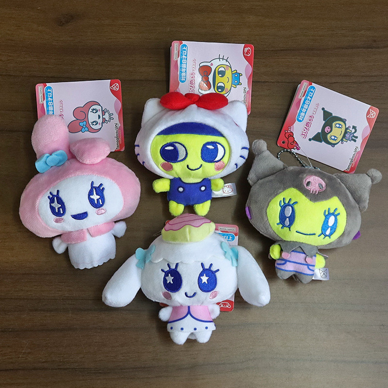 Tamagotchi X Sanrio Plushie ของเล่นน่ารัก Hello Kitty Kuromi ตุ๊กตาพวงกุญแจกระเป๋าจี้ตุ๊กตาการ์ตูนเด็กของขวัญ