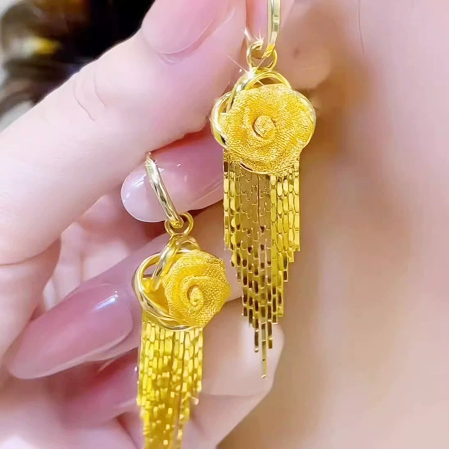 ต่างหูพู่ห้อยแบบโรแมนติก สไตล์เรอัล Rose ออกแบบอย่างสวยงาม