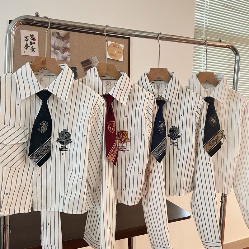 คลังสินค้าพร้อม Harry Potter Co-Branded สไตล์ใหม่ Preppy สไตล์ลายเสื้อผู้หญิงแคบ-เอวสั้น Slimmer ดูอย่างเป็นทางการ Shou